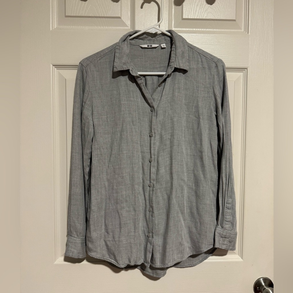 XS Uniqlo Gray Button Up